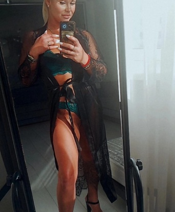 Аппетитная и сексуальная леди с шикарной фигурой приглашает встретиться для яркого и страстного времяпровождения. Отдам себя ласкам и ухаживаниям, погрузимся в мир наслаждения и ощущений. Жду тебя, мой герой! 12242, 27 лет