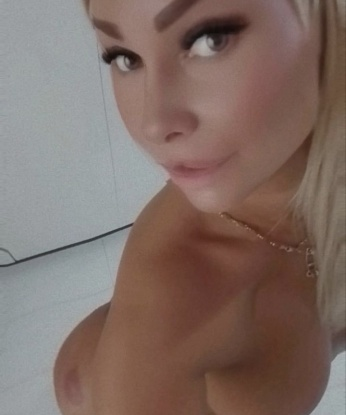 Аппетитная и сексуальная леди с шикарной фигурой приглашает встретиться для яркого и страстного времяпровождения. Отдам себя ласкам и ухаживаниям, погрузимся в мир наслаждения и ощущений. Жду тебя, мой герой! 12242, 27 лет