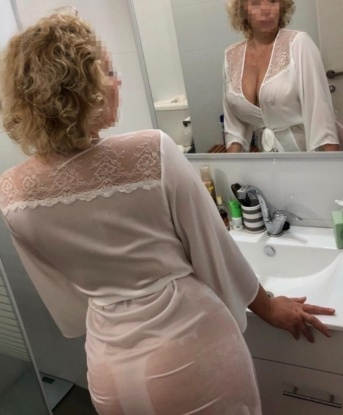 Живу в самом сердце Москвы, где исполню все твои самые смелые фантазии.
💋 Мои услуги – это настоящий рай для тебя. Я знаю, как доставить удовольствие и сделать тебя счастливым. Будь то нежные ласки, острые игры или горячий стриптиз, я сделаю все, чтобы ты почувствовался желанным и особенным.
🌟 У меня есть все, чтобы сделать тебя счастливым – опыт, страсть и красивое тело. Мои клиенты оставляют только положительные отзывы о нашей встрече, ведь я делаю все возможное, чтобы ты был доволен.
✨ У тебя есть возможность узнать меня получше – смело смотри мои фото, они говорят сами за себя. Я могу быть твоей нежной софт-леди или страстной дикой кошкой – выбор за тобой.
💫 Не медли, позвони мне прямо сейчас, и я окуну тебя в мир наслаждения и удовольствия. Жду тебя, чтобы сделать каждую нашу встречу незабываемой. 13191, 37 лет